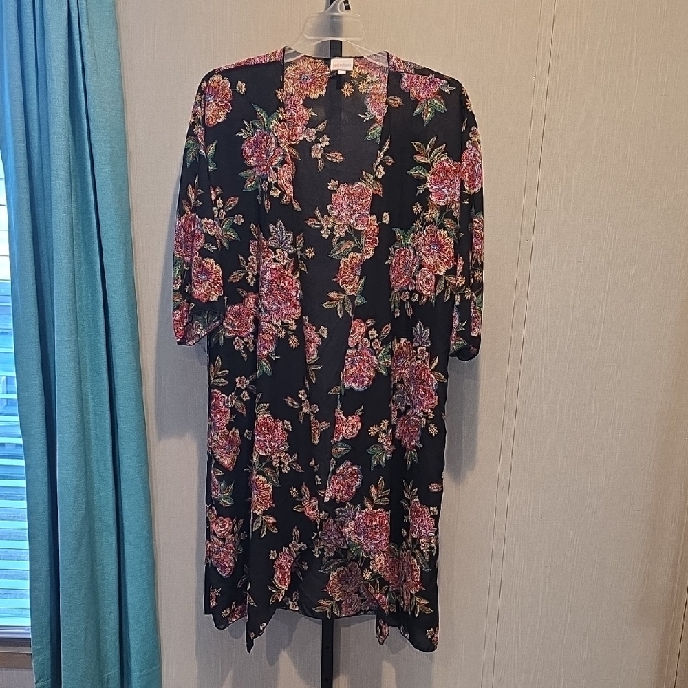 (J34) LuLaRoe Black Floral Cardigan Sz M